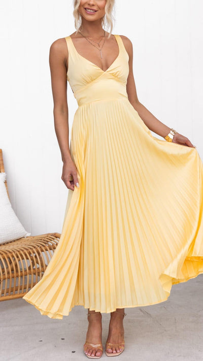 Esmea™ | Elegantes Faltendes Kleid